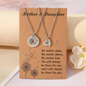 Détail de l'ensemble de colliers Mère & Fille en acier inoxydable avec pendentif cœur