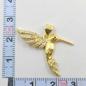 Detailed size measurement of a gold-plated hummingbird pendant with sparkling zircons