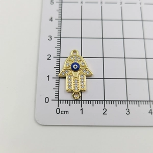 Detailansicht der Hamsa-Anhänger mit bösem Blick und Strasssteinen, zeigt 2,5 cm Größe