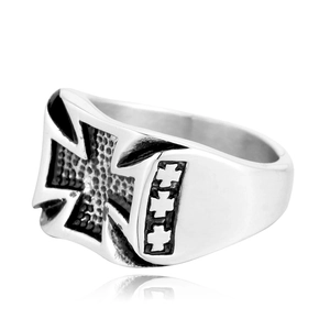 Men's retro titanium steel punk cross ring with hammered texture and mirror reflection