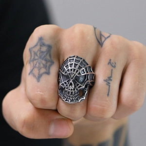Anillo de calavera retro de acero inoxidable con diseño de telaraña para hombre