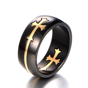 Anillo Gótico de Acero Inoxidable con Cruz para Hombre Negro Oro Galvanizado Patrón Religioso Accesorio de Joyería de Moda