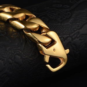 Poliertes Herrenarmband aus goldenem Edelstahl mit sicherem Karabinerverschluss