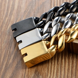 Klassieke Cubaanse schakelarmband voor heren in mat zwart, glanzend zilver en goud staal