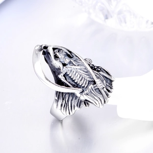 Γοτθικό δαχτυλίδι Χάρος από ατσάλι τιτανίου σε vintage ασήμι με λεπτομέρεια δρεπάνι