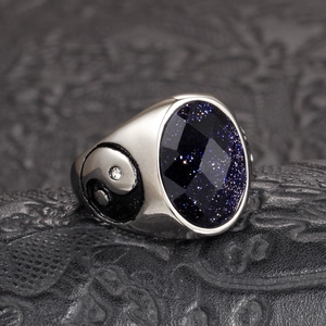 Vintage Edelstahlring mit ovalem blauem Sandstein und Yin-Yang Tai-Chi-Motiven