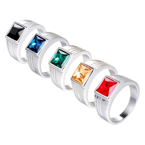 Anillos de hombre en acero de titanio con piedras cuadradas en negro, azul, verde y rojo