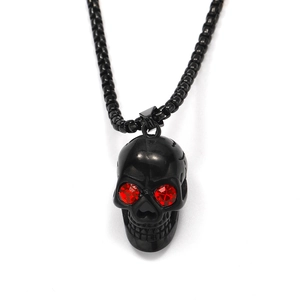 Punk zwarte schedel ketting met rode edelsteen ogen op een roestvrijstalen schakelketting