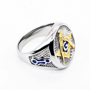 Vrijmetselaarsring van titaniumstaal met gouden passer en winkelhaak op blauw G-logo