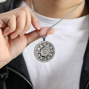Collana hip hop da uomo con ciondolo a bussola, segni zodiacali e motivo a stella