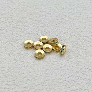 Perles d'espacement rondes plaquées or 18k avec zircon turquoise pour la création de bijoux