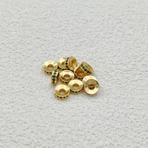 Perles d'espacement rondes plaquées or 18k avec oxydes de zirconium verts et noirs