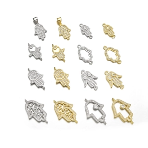 Set mit 16 Hamsa-Hand-Anhängern in Gold und Silber mit funkelnden CZ-Steinen