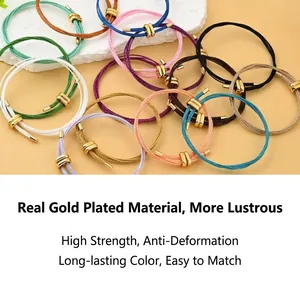 Dettaglio di cordini in pelle intrecciata 3mm multicolore con cursori regolabili placcati oro