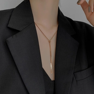Minimalist rose gold Y-shaped titanium steel sweater necklace with triangle pendants