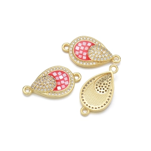 Pendentif goutte en plaqué or 18K avec émail rouge et pavé de zircons blancs