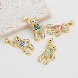 Pendentifs ours dorés avec zircons et incrustations de nacre sur socle en pierre