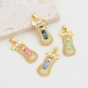 Pendente scarpetta da danza dorato con zirconi e accenti in smalto colorato
