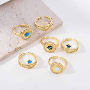 Lot de 6 bagues dorées avec étoiles, incrustations d'opale et détails en zircon