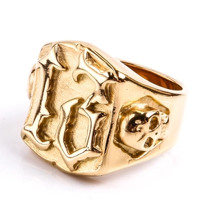Vintage goldfarbener Titanstahlring mit markanter Nummer 13 und Totenkopf Reliefdetail