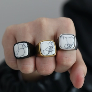 Bague chevalière homme en acier inoxydable avec pierre de marbre blanc carrée