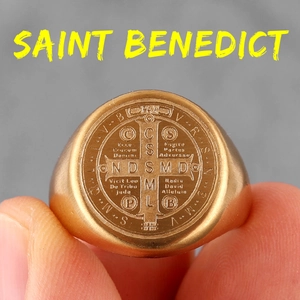 Goldener Sankt Benedikt Siegelring mit geprägtem Kreuz und religiöser Inschrift