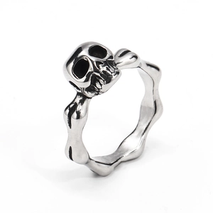 Anillo de calavera gótica para hombre en acero vintage con diseño de hueso
