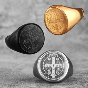Religiöse Sankt-Benedikt-Ringe in Schwarz, Gold und Silber, Design aus Edelstahl