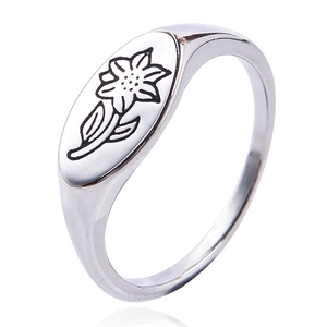 Bague chevalière en acier inoxydable argenté avec face ovale et motif floral gravé
