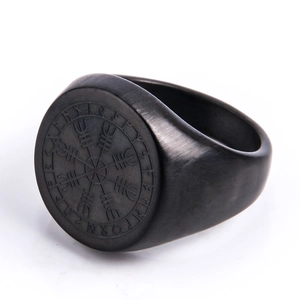 Bague boussole viking rétro en acier titane noir avec runes gravées pour hommes