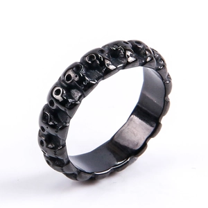 Anello retrò in acciaio inossidabile con incisioni a teschio e finitura nera ossidata