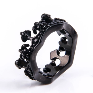 Vintage black crown ring in stainless steel with a gothic punk aesthetic and polished finish