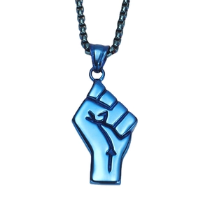 Collana con ciondolo a pugno blu in acciaio inossidabile con catena a scatola quadrata
