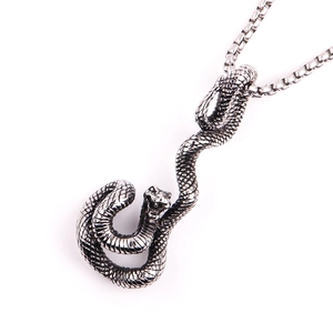 Vintage roestvrijstalen slang hanger ketting met getextureerde schubben in punk-stijl