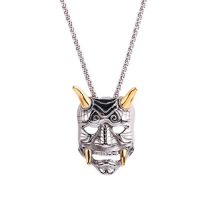Pendentif masque Hannya style punk bicolore argent et or avec chaîne à mailles