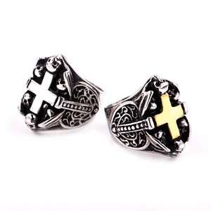 Retro gothic stainless steel ring with skulls and cross design in vintage silver finish