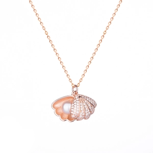 Collana a conchiglia oro rosa con zirconi micro-pave e ciondolo con perla bianca lucida