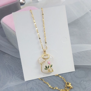 Collana con ciondolo qipao tulipano in stile cinese con catena d'oro su portagioie