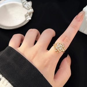 Luxury gold four-leaf clover rotating ring with pavé sparkling cubic zirconia crystals