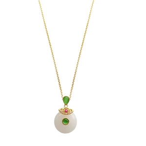Elegante goldene Titan-Halskette mit Katzenaugen-Opal-Anhänger in orientalischem Design