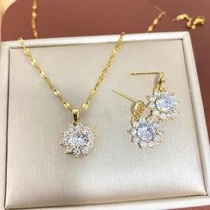Detail of luxury sunflower jewelry set with gold plating and sparkling zircon micro-inlay