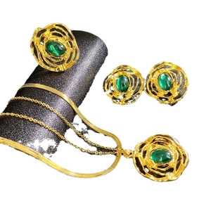 Vintage 18K gold-plated rose jewelry set with oval green emerald-style gemstones