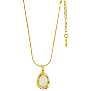 Minimalistische Goldkette mit ovalem Mondstein Anhänger und Schlangenkette für Damen