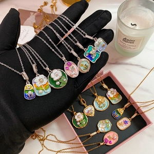 Collana di lusso in smalto con ciondolo a fiori 3D in acciaio inossidabile stile cinese