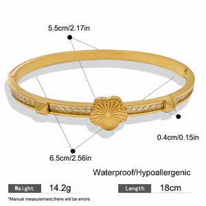 Gouden madeliefje armband met diamanten, 5,5 cm binnendiameter en 18 cm omtrek lengte