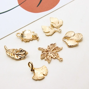 Lote de 6 colgantes de metal dorado con hojas de ginkgo y arce para creación de joyas