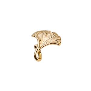 Colgante de hoja de ginkgo en plata S925 dorada con textura de vetas y sello de metal