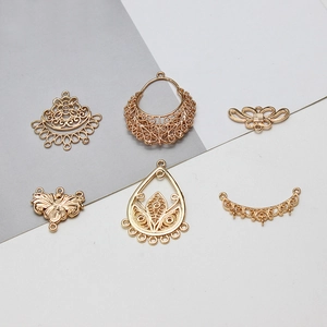 Ensemble de six pendentifs ajourés dorés pour création de bijoux DIY vintage