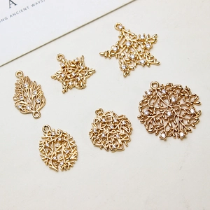 DIY vergoldete Kupferanhänger mit Zirkonia in Baum- und Blumenform für die Schmuckherstellung