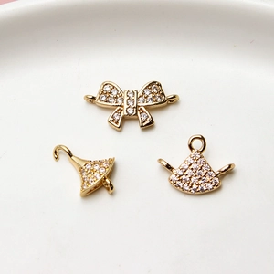 Vergulde strik en bel hanger set met zirkonia voor het maken van DIY-sieraden